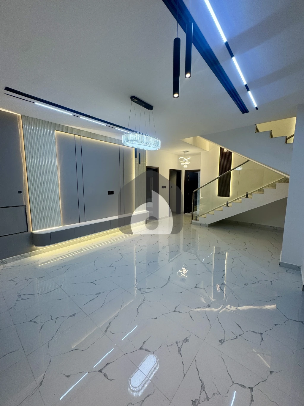 5 BHK Villa for Sale in Ajman with Transfer fees and AC    20 Mins from Dubai.      Direct Owner
