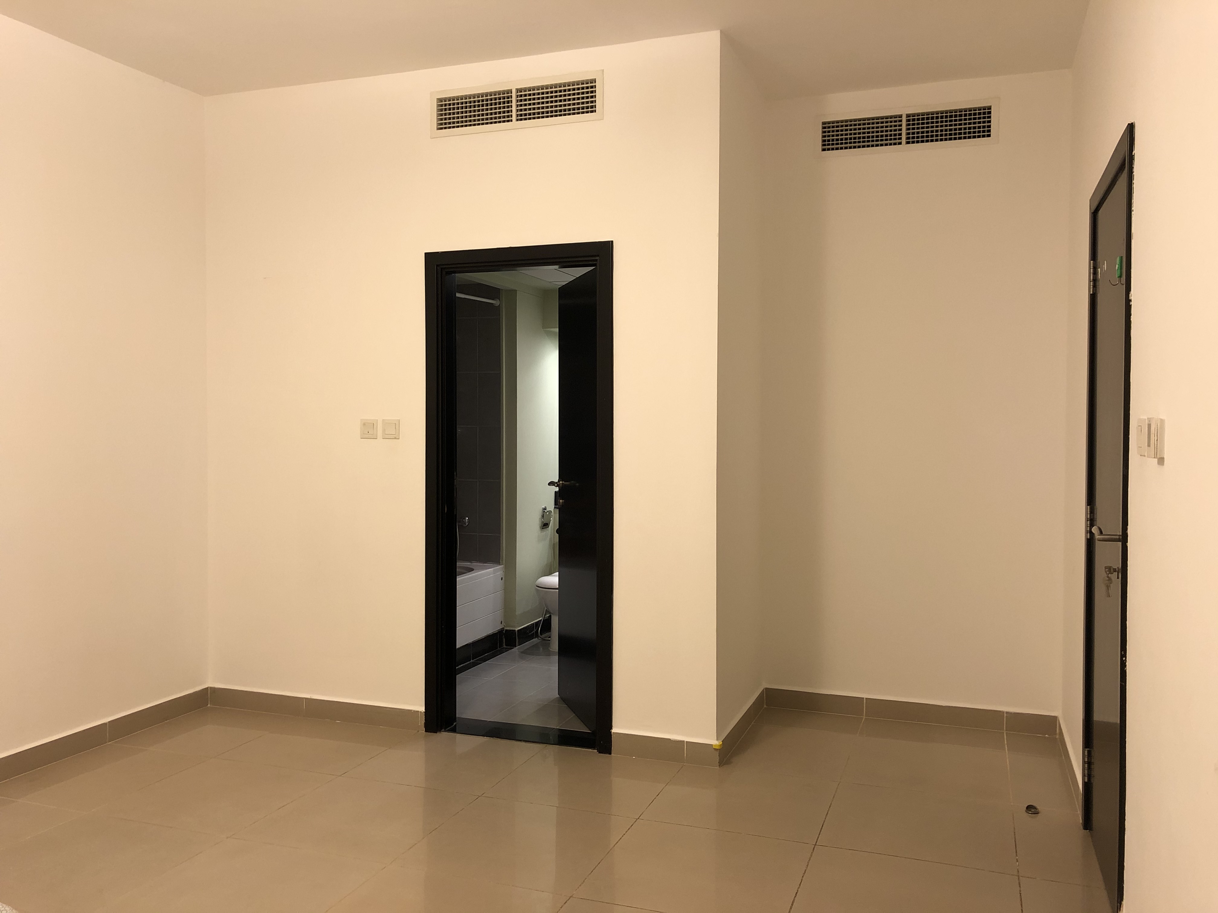 Beautiful Spacious 1 BHK for Rent in Reef Down Town