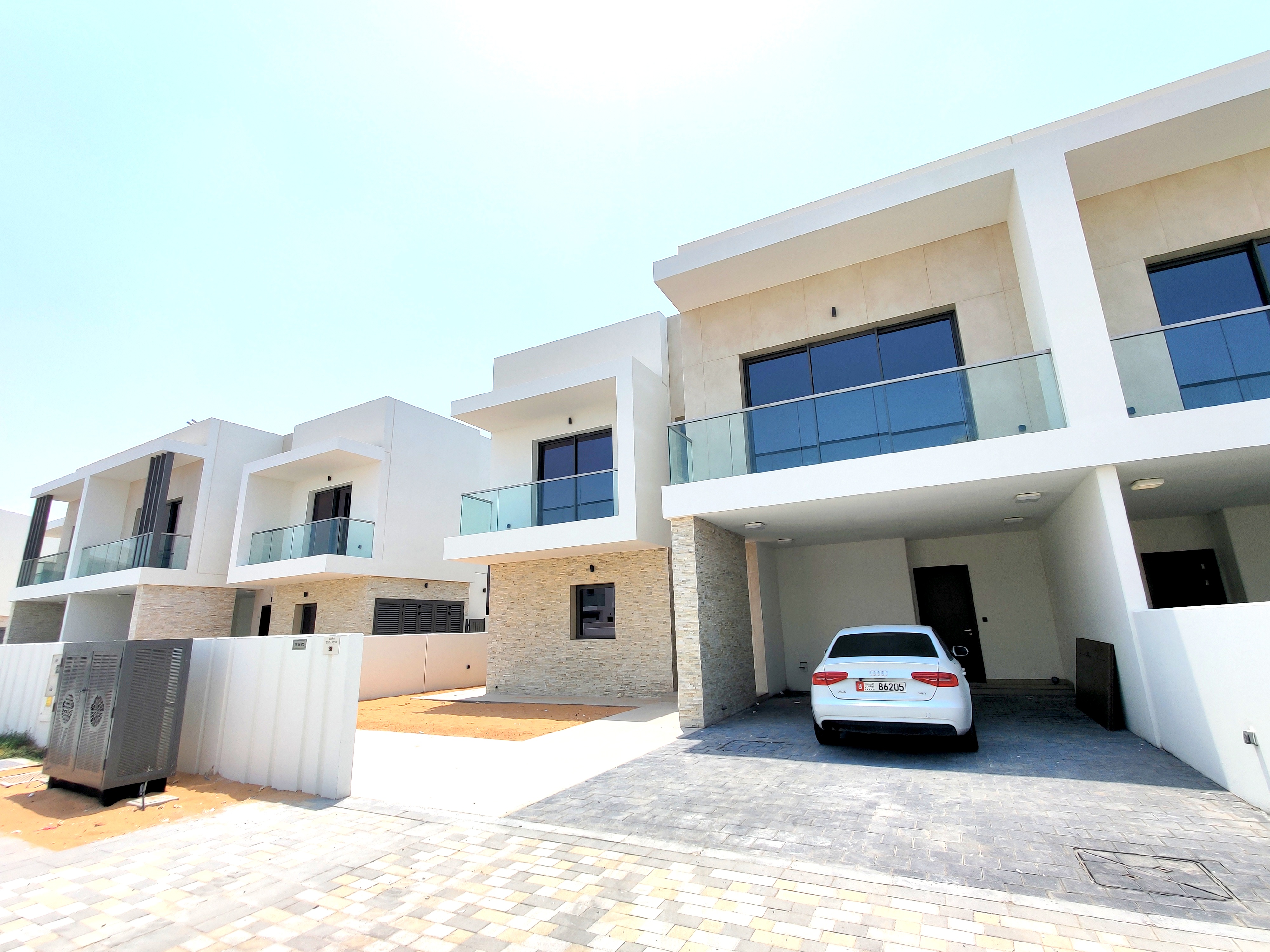 PROPERTY FOR SALE IN YAS ACRES  NO BROKERAGE FEES TO PAY 